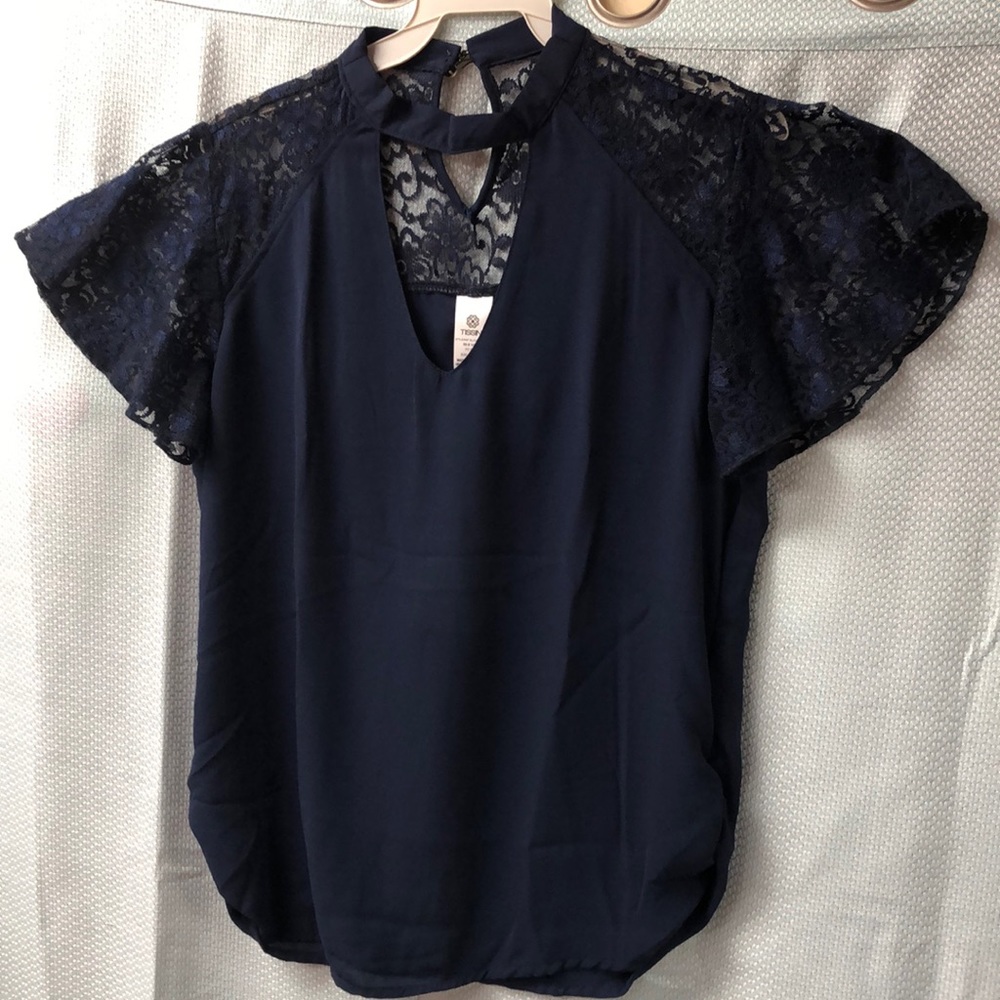 new blouse in perfect condition